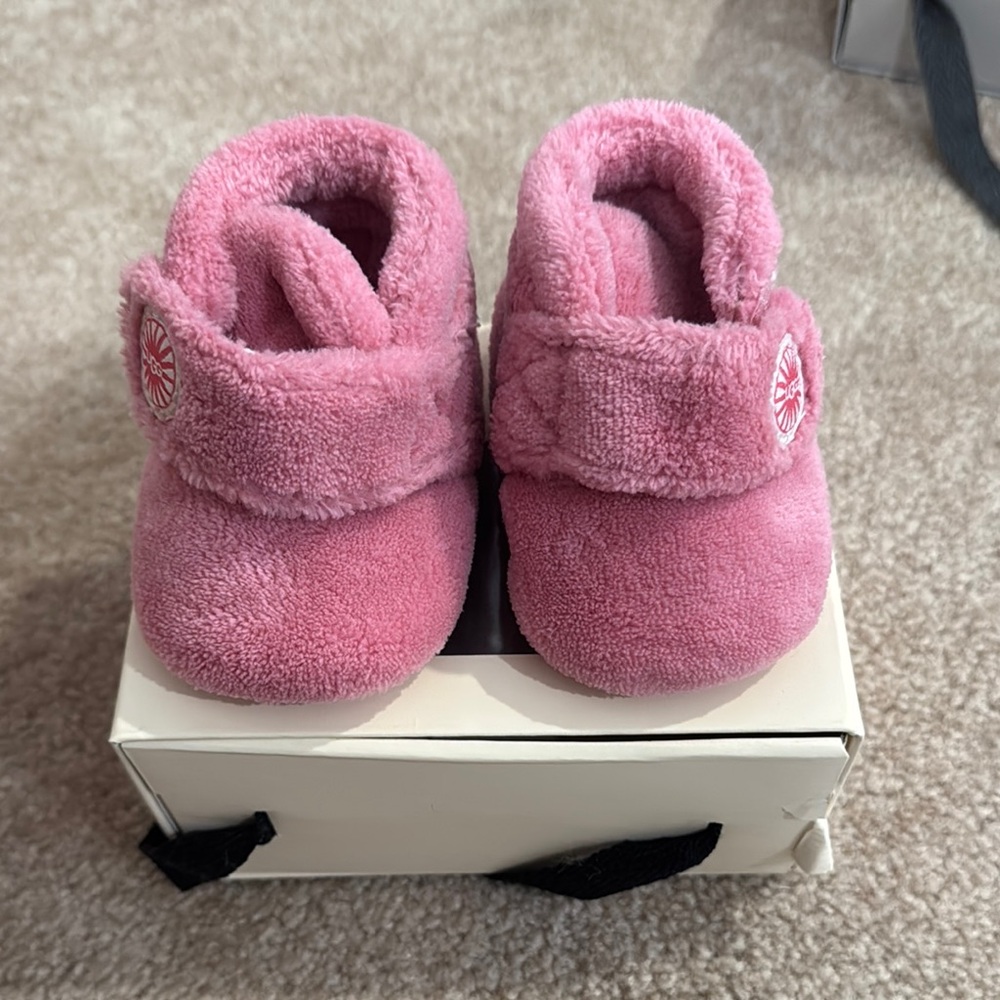 UGG infant bixbee baby shoe/crib shoe - size 0/1